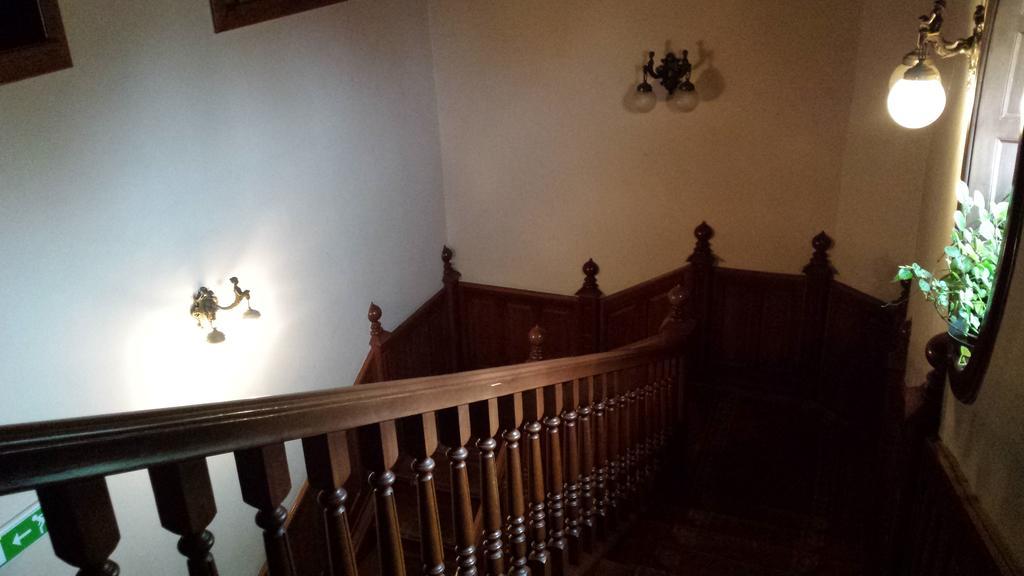 Kocsis Panzio Es Etterem Bed & Breakfast Komarom Bagian luar foto